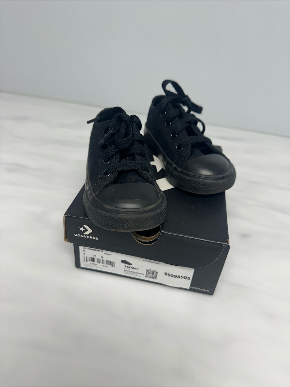 Converse Kids Black Low-Top Canvas Sneakers size 6